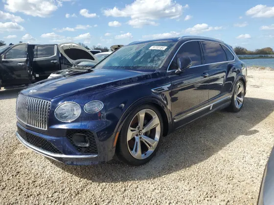 2023 Bentley Bentayga EWB V8