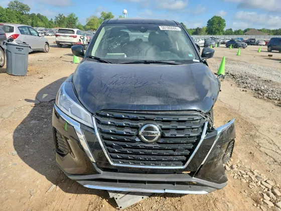 2021 Nissan Kicks S