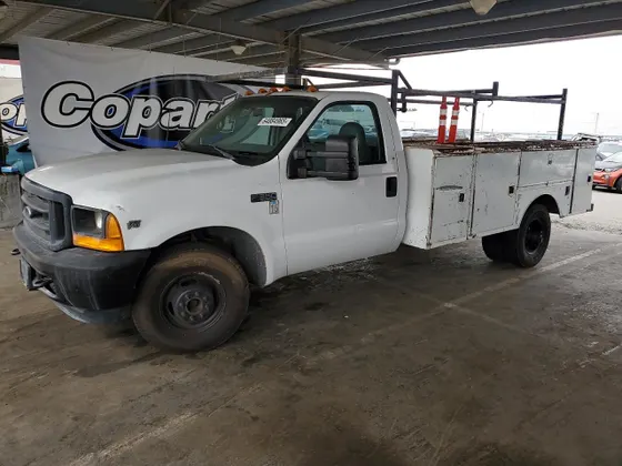 2001 Ford Super Duty F-350 DRW XL