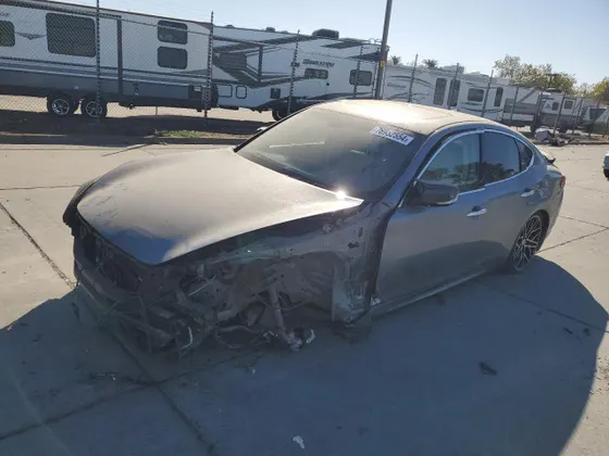 2016 INFINITI Q70h HYBRID