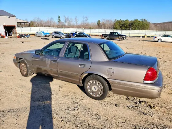 2005 Ford Crown Victoria Standard