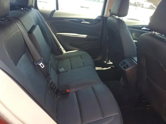 2018 Buick Regal Sportback Essence