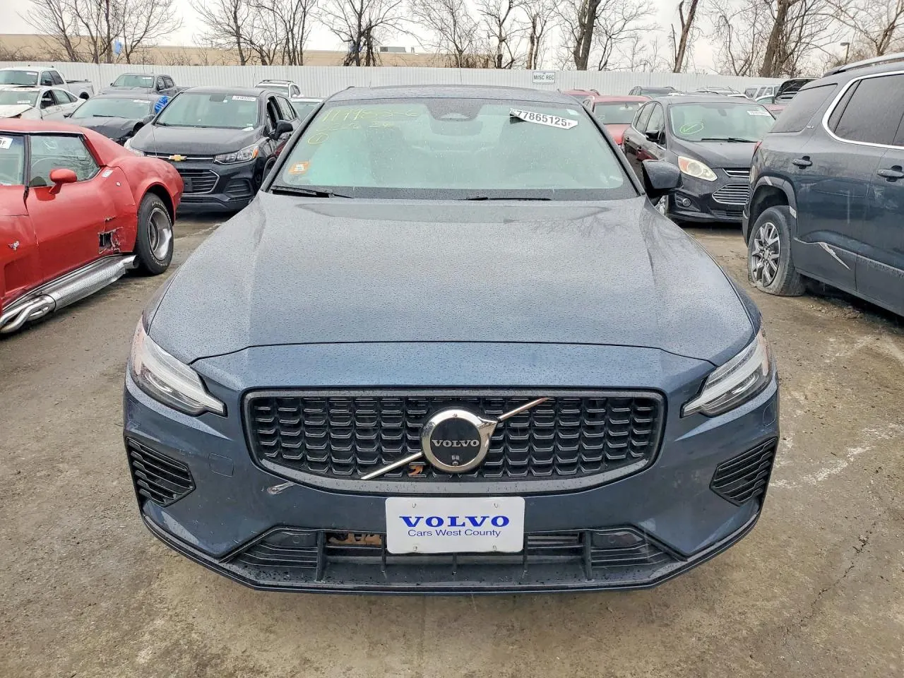 2024 Volvo S60 Recharge Plug-In Hybrid Ultimate Dark Theme