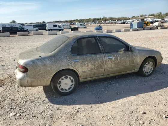 1997 Nissan Altima XE