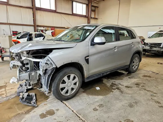 2021 Mitsubishi RVR ES