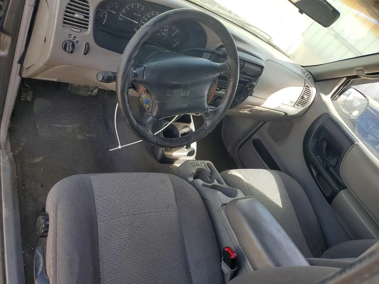 2000 Mazda B-Series 4WD Truck SE