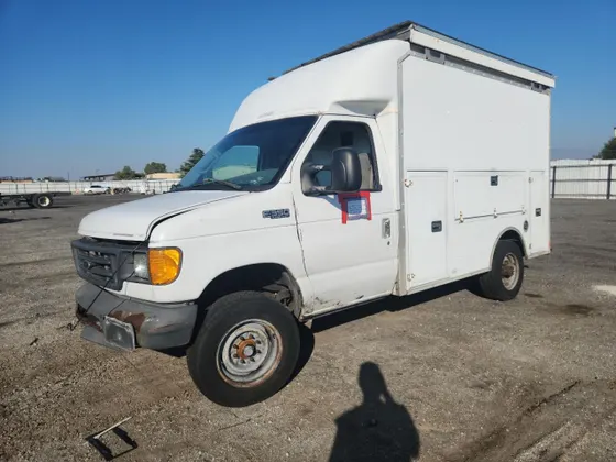 2004 Ford Econoline Commercial Cutaway E350 SUPER DUTY CUTAWAY VAN