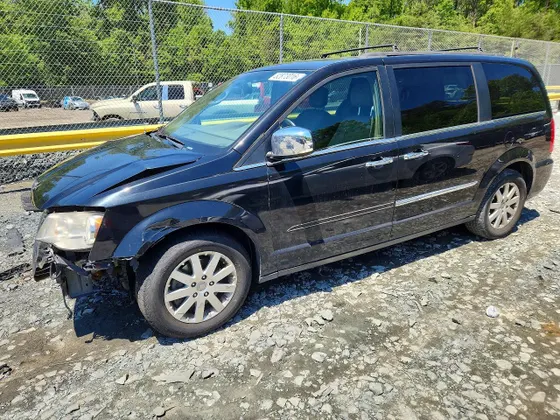 2012 Chrysler Town & Country Touring-L