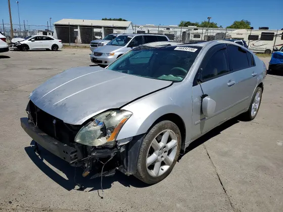 2004 Nissan Maxima SE