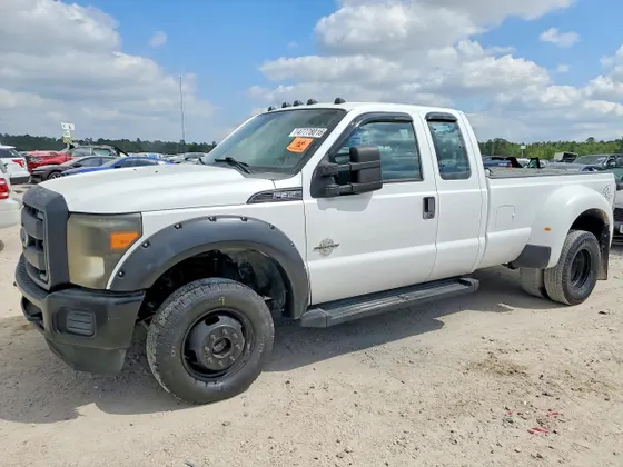 2013 Ford Super Duty F-350 DRW XL