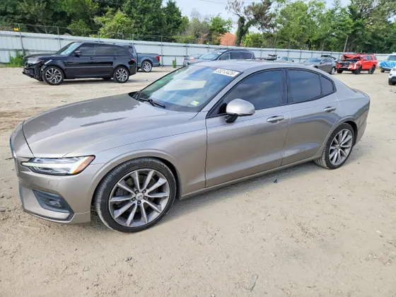 2019 Volvo S60 Momentum