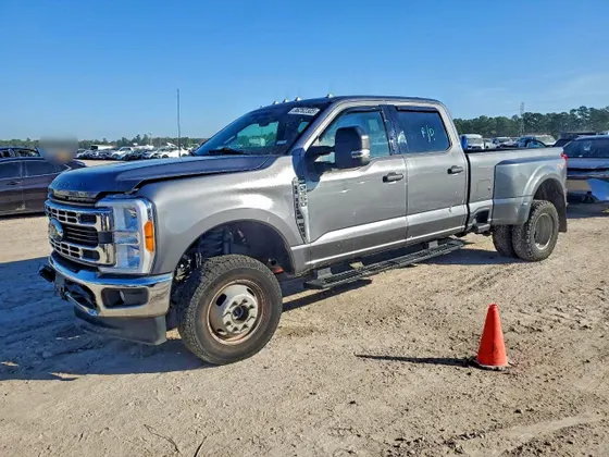 2023 Ford Super Duty F-350 DRW XLT