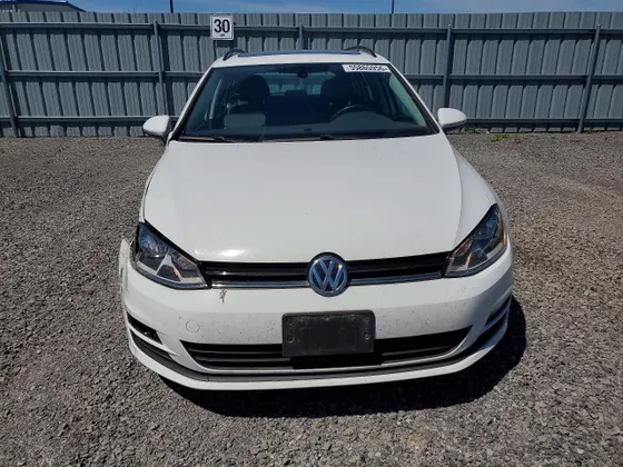 2017 Volkswagen Golf SportWagen S
