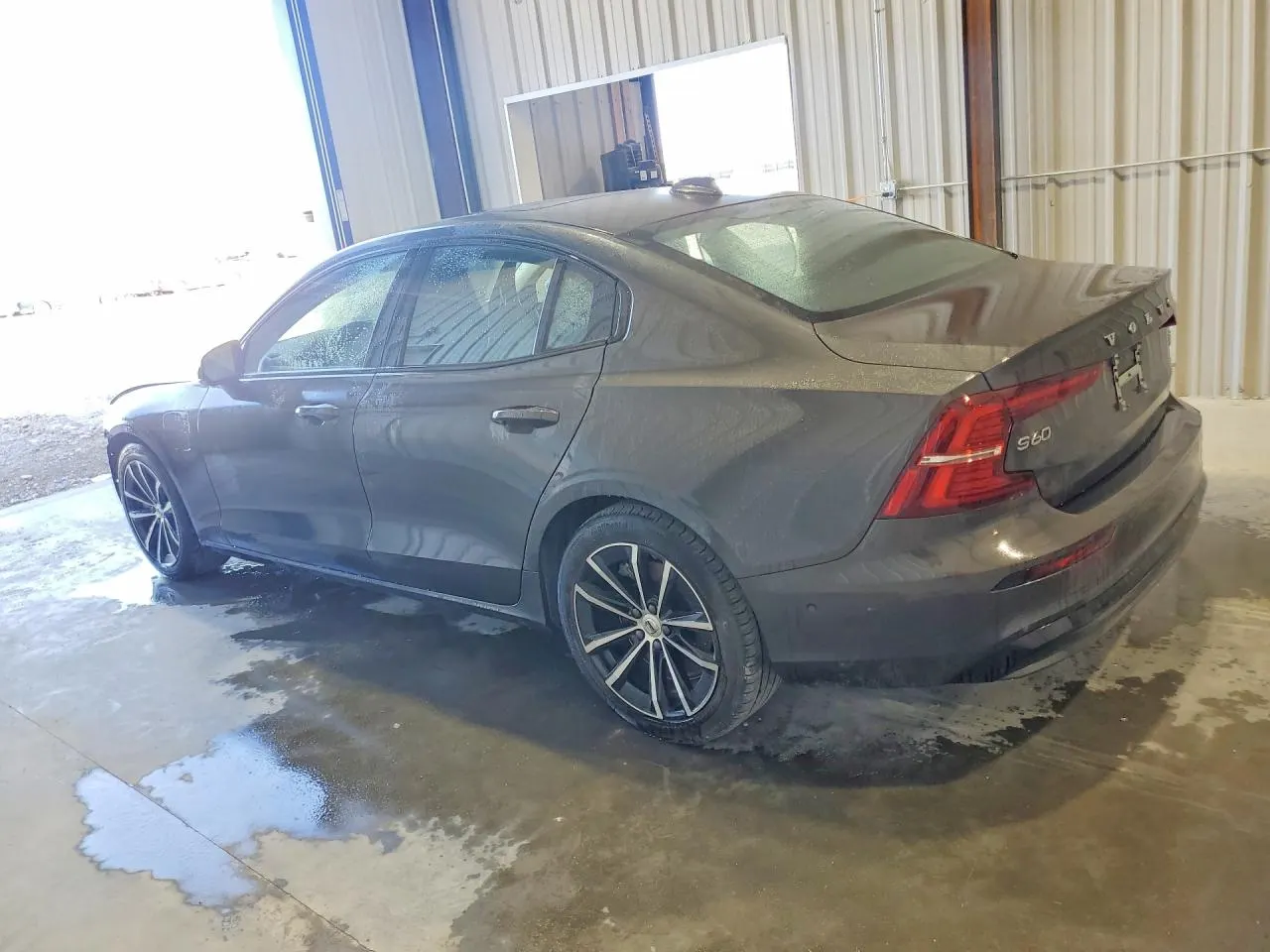 2023 Volvo S60 Recharge Plug-In Hybrid Plus Dark Theme