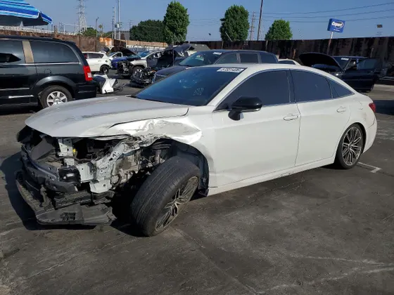 2020 Toyota Avalon XSE