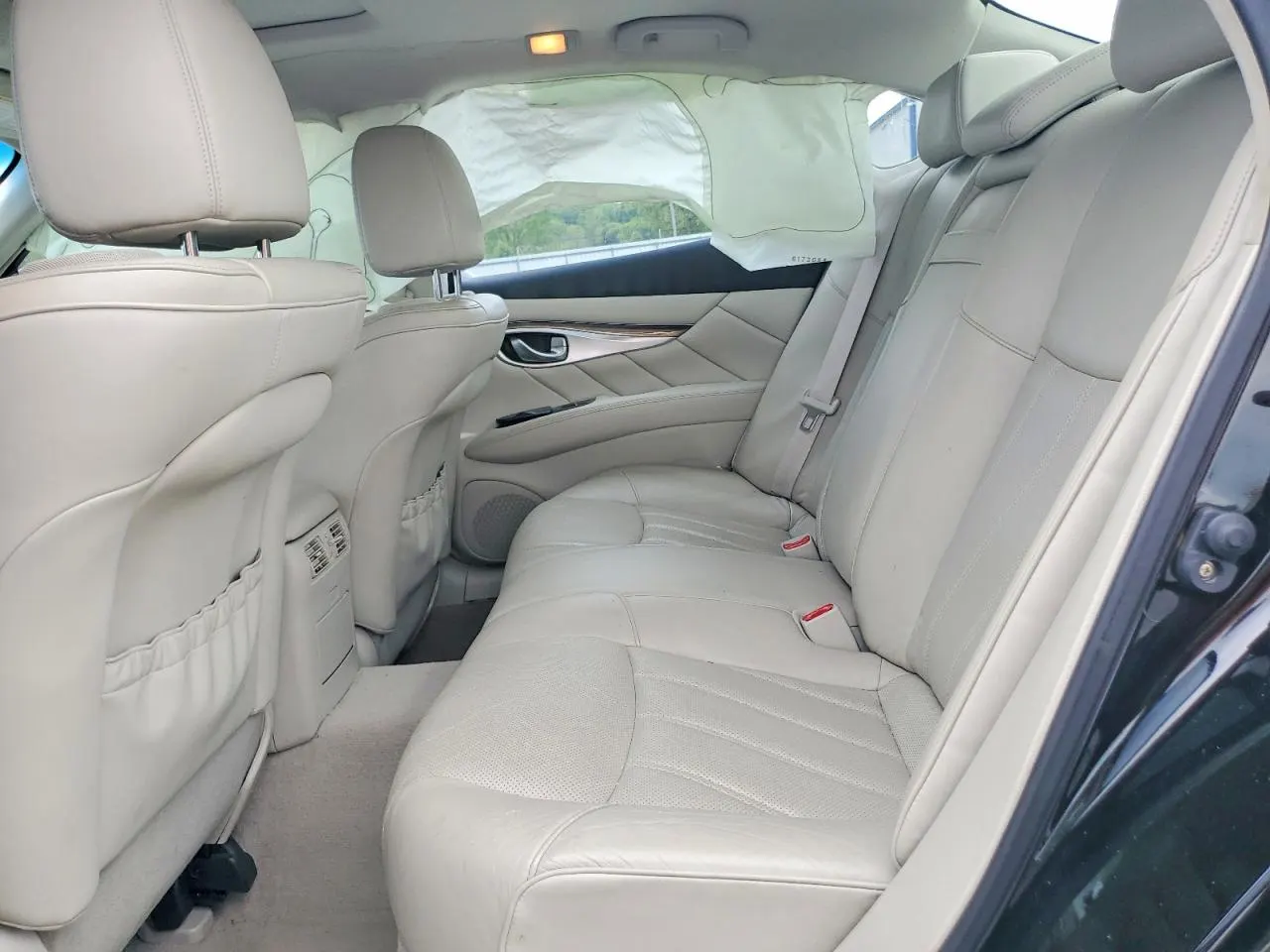 2011 INFINITI M56