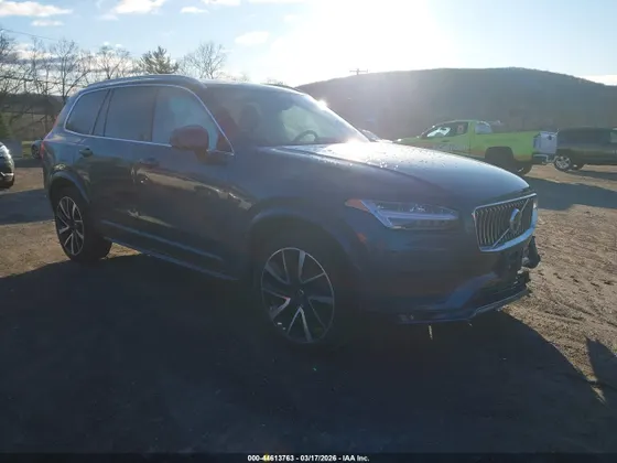 2021 Volvo XC90 Momentum