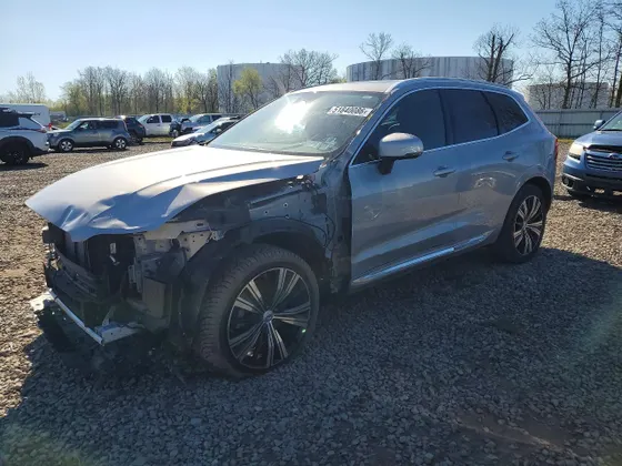 2023 Volvo XC60 Plus Bright Theme