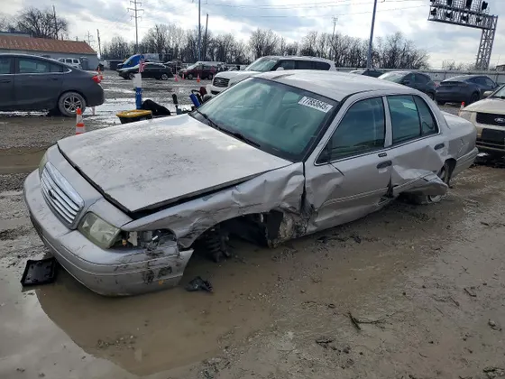 2005 Ford Crown Victoria Standard