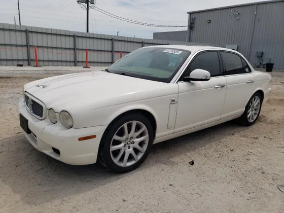 2009 Jaguar XJ Series XJ8