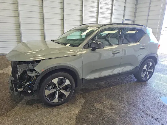 2026 Volvo XC40 Plus