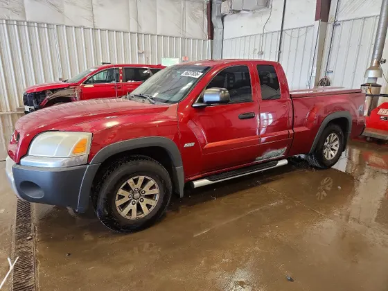 2006 Mitsubishi Raider Duro Cross