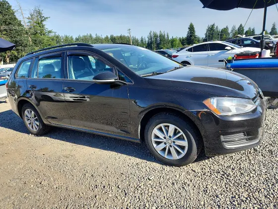2017 Volkswagen Golf SportWagen S