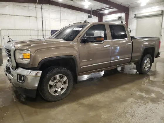 2015 GMC Sierra 3500HD available WiFi SLT