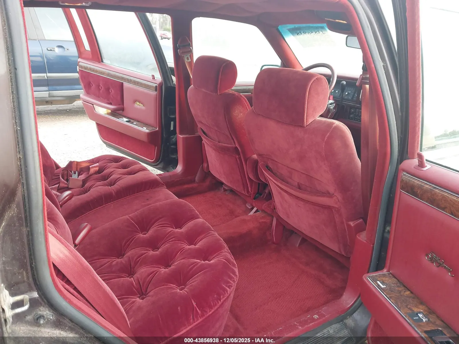 1993 Chrysler New Yorker FIFTH AVENUE