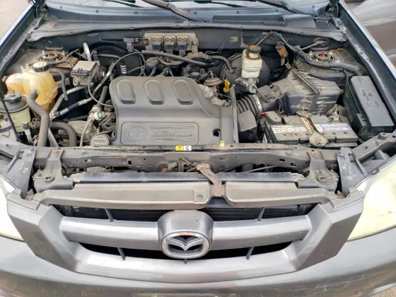 2005 Mazda Tribute s