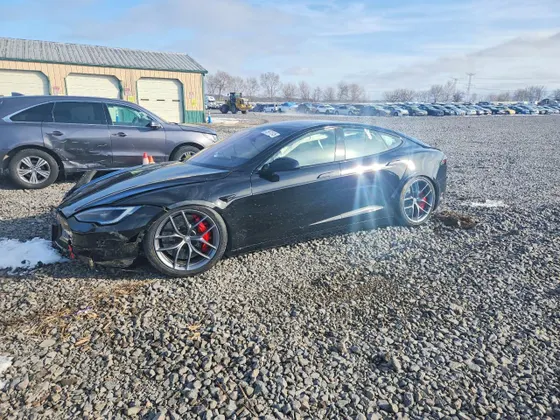 2025 Tesla Model S Plaid