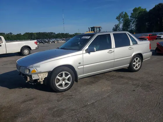 2000 Volvo S70