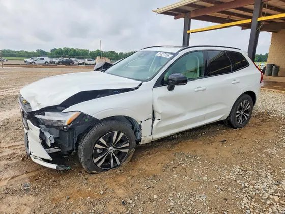 2025 Volvo XC60 Core