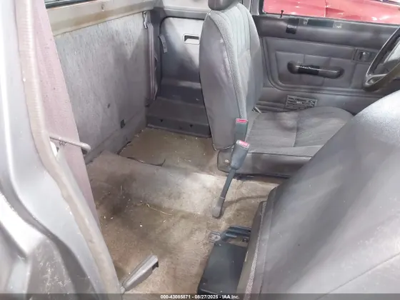1989 Nissan Hardbody King Cab 2WD KING CAB