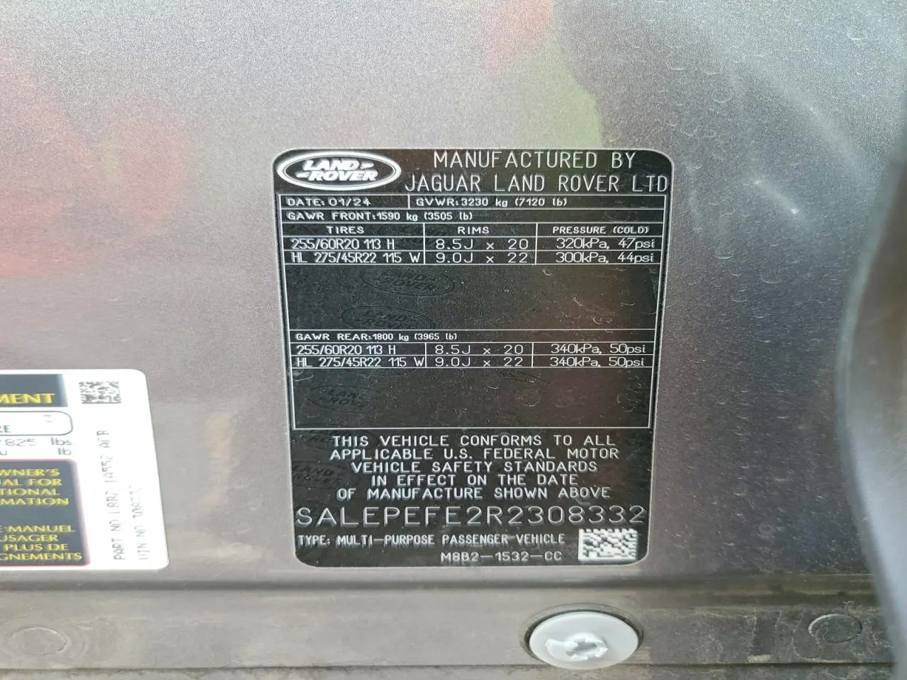 2024 Land Rover Defender SE