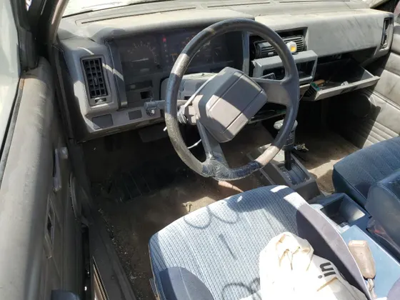 1989 Nissan Hardbody King Cab 2WD KING CAB