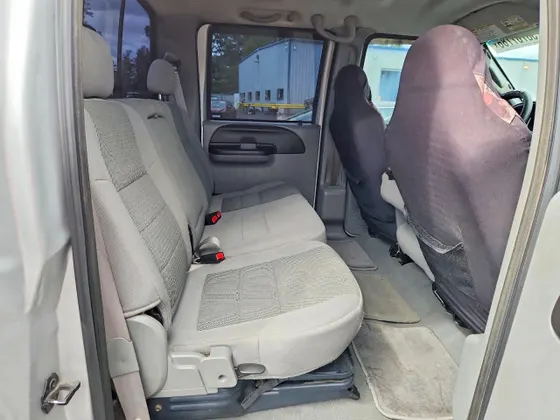 2006 Ford Super Duty F-350 DRW XL