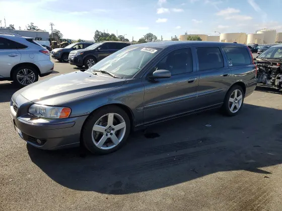2005 Volvo V70 R