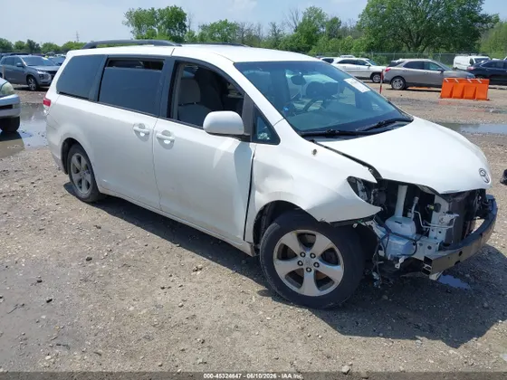 2011 Toyota Sienna LE