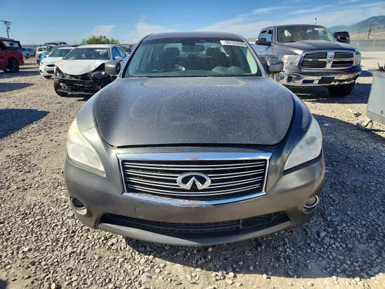2011 INFINITI M56