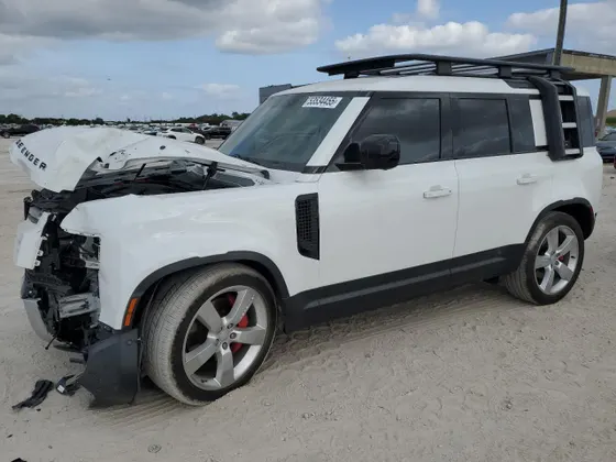 2023 Land Rover Defender SE