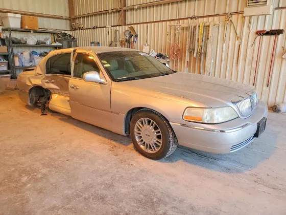 2010 Lincoln Town Car Signature Limited