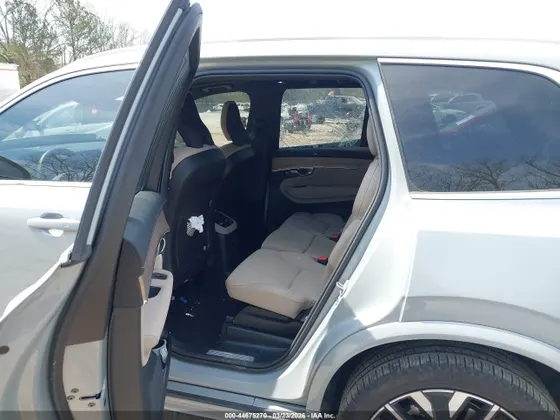 2025 Volvo XC90 Plug-In Hybrid Plus