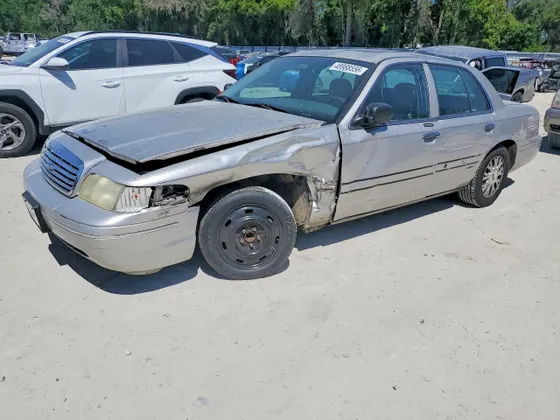 2004 Ford Crown Victoria LX