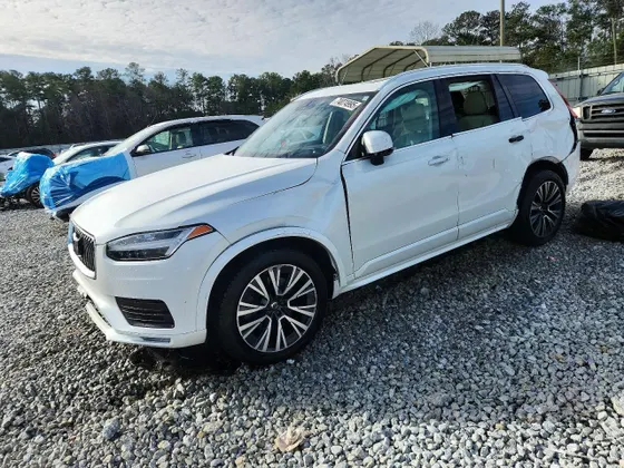 2022 Volvo XC90 Momentum