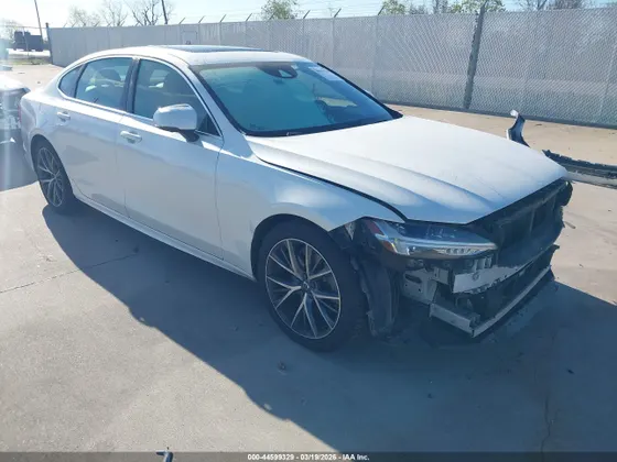 2020 Volvo S90 Momentum
