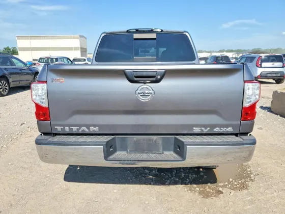 2018 Nissan Titan SV