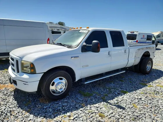 2005 Ford Super Duty F-350 DRW XL