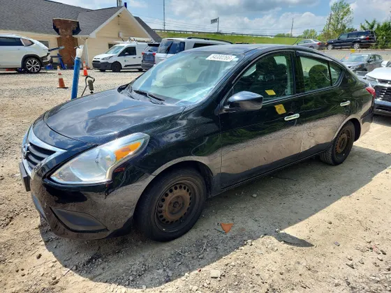 2018 Nissan Versa SV