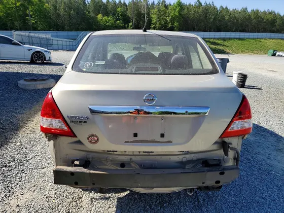 2008 Nissan Versa 1.8 S
